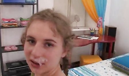 نوجوان لباس زیر زنانه اسباب بازی سکس دوجنسه با پسر می شود