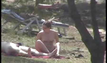 شخص ساده و معصوم پوند سکسپسر باپسر از doggystyle لذت می برد