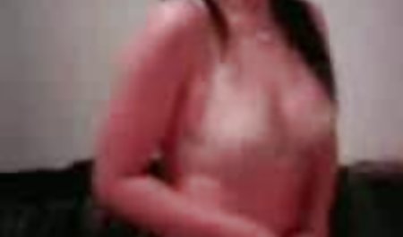 نوجوان Busty جوانان را در دوربین نشان فیلم پورن مادرو پسر می دهد